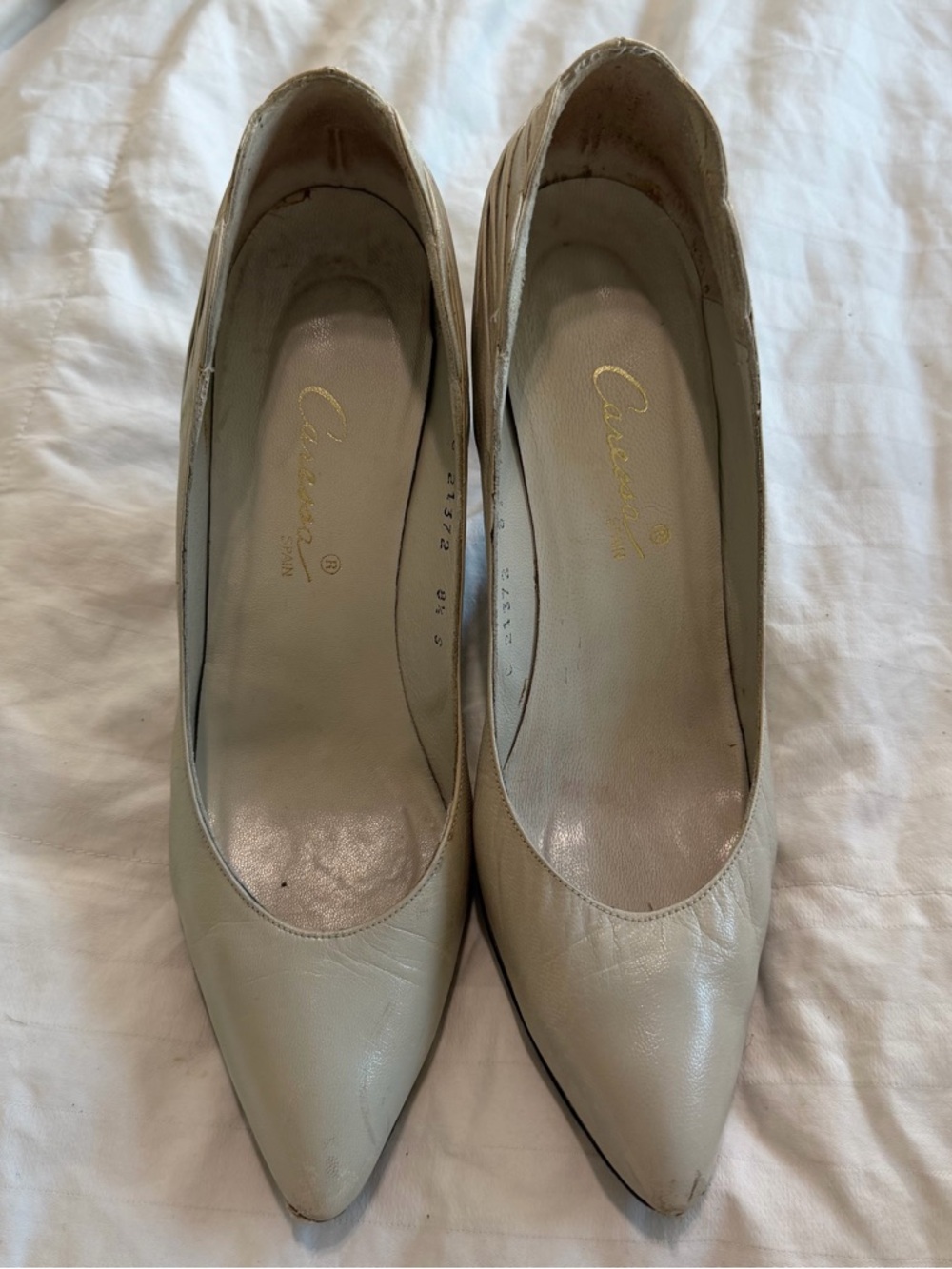 Vintage Caressa Pointed Toe Leather Pumps in Beige